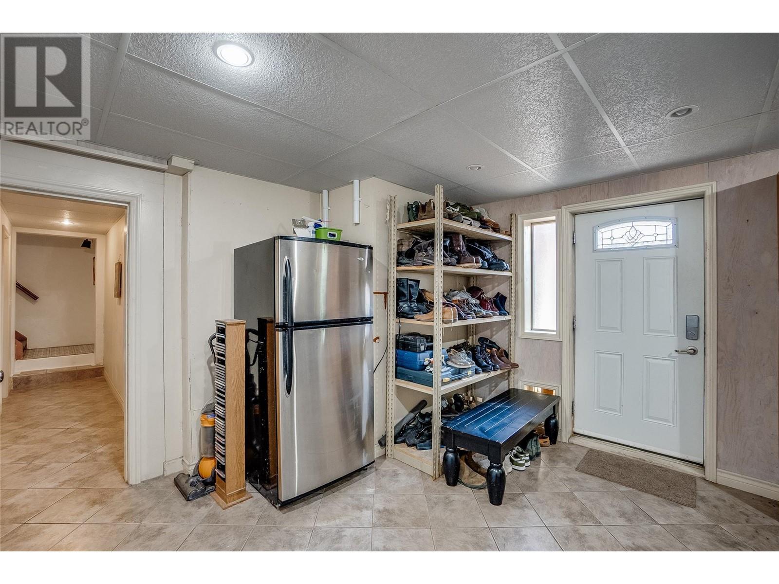2385 Rockland Avenue, Trail