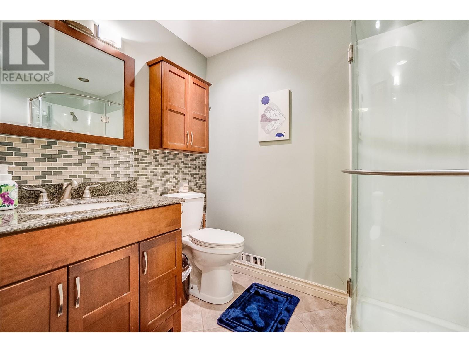 2385 Rockland Avenue, Trail