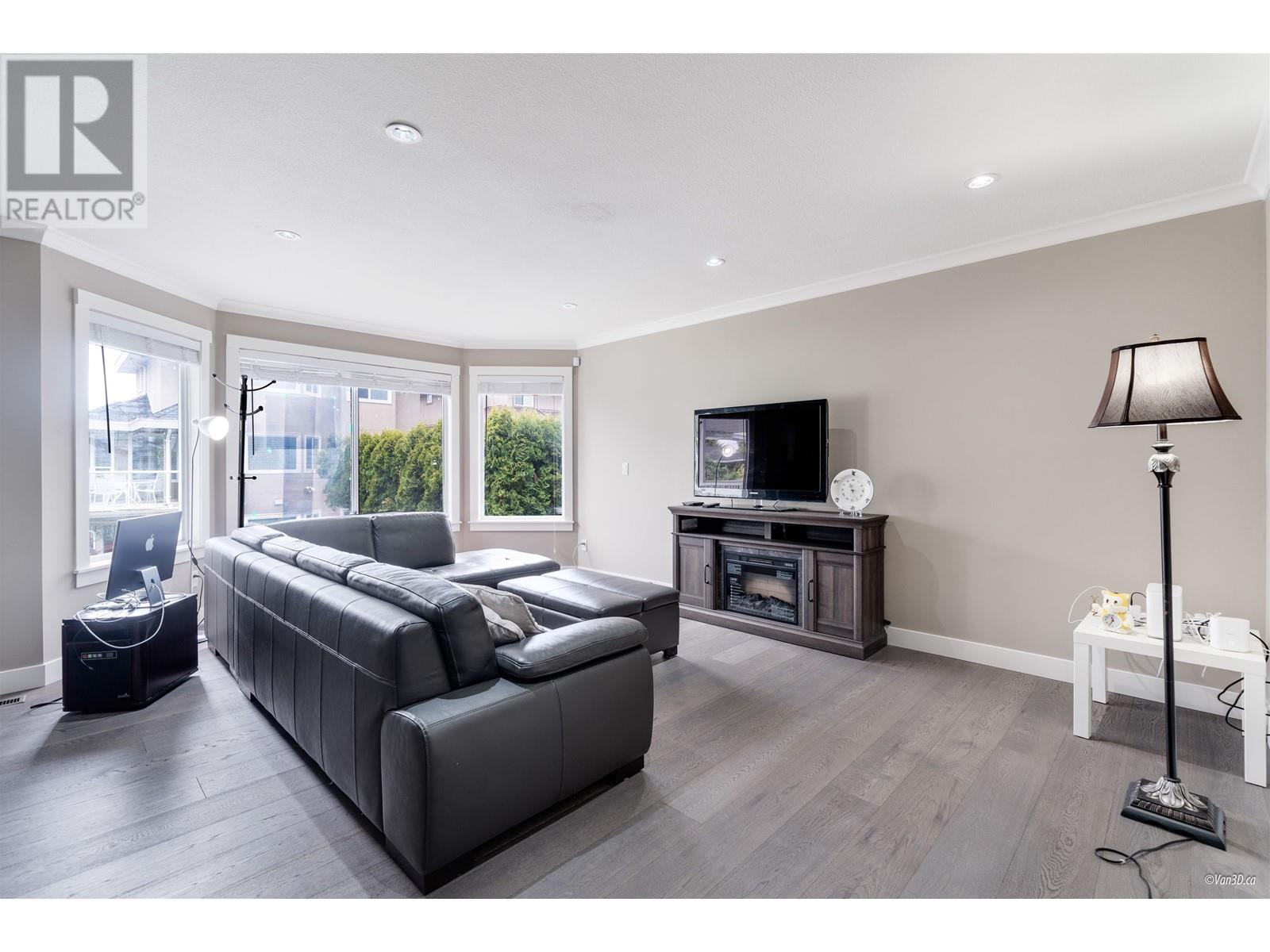 960 GOVERNOR COURT, Port Coquitlam real estate listing R2998833