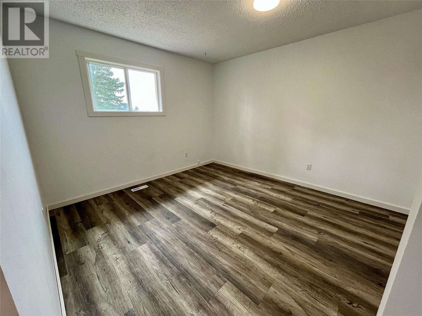 140 Spruce Avenue, Tumbler Ridge