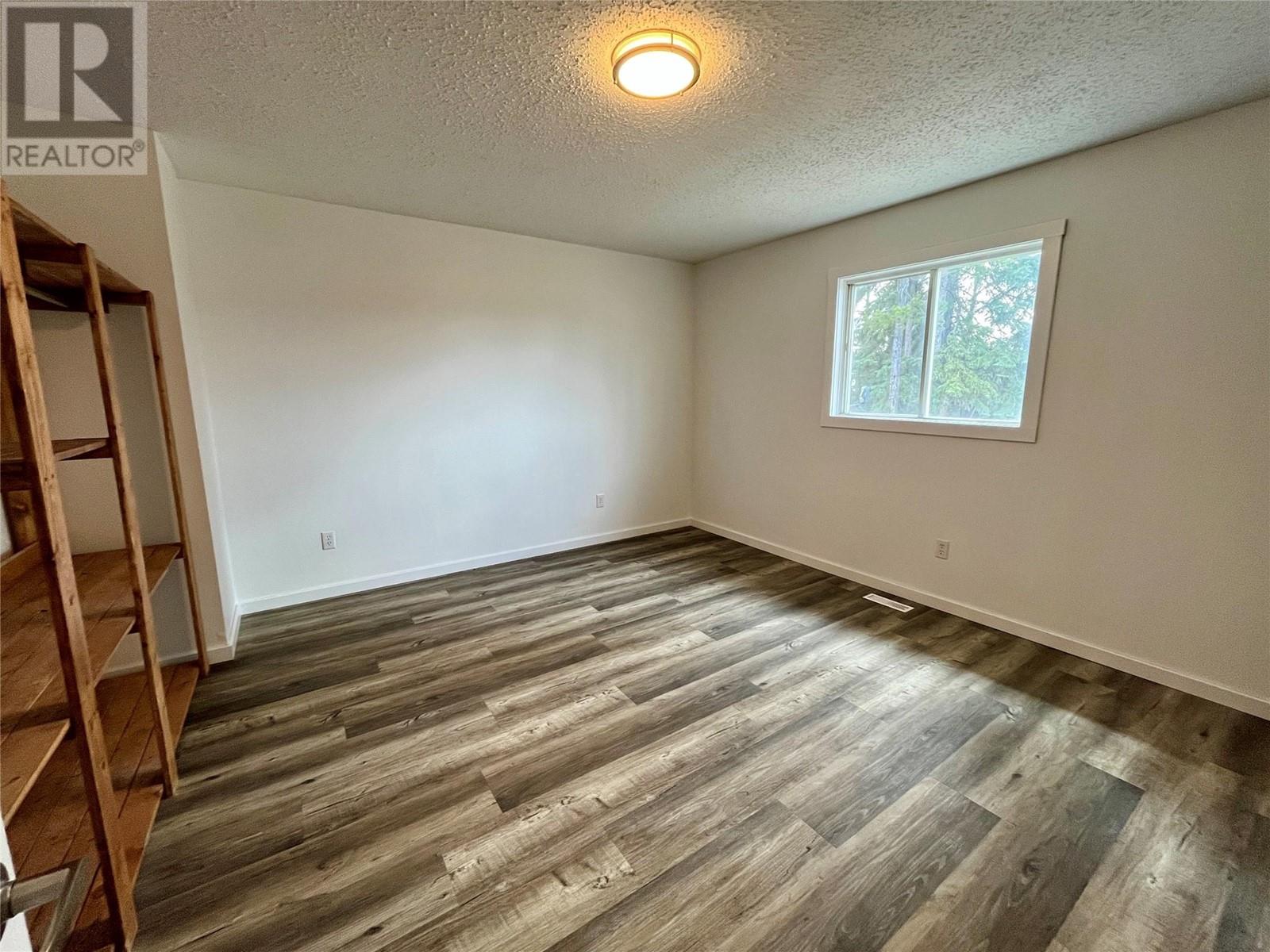 140 Spruce Avenue, Tumbler Ridge