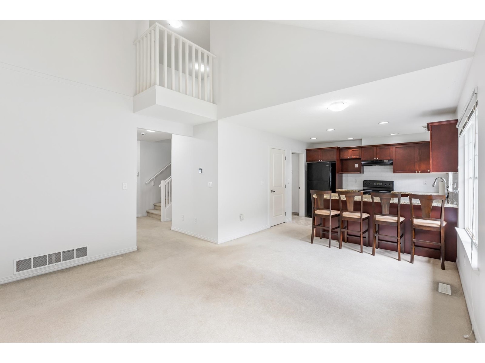 Photo 11 of 21 17097 64 Avenue, Surrey BC