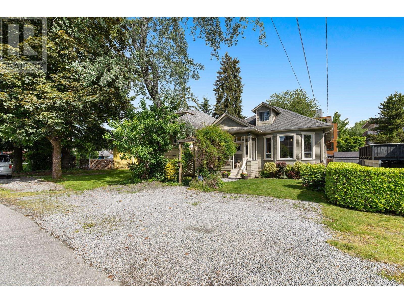 2235 HAWTHORNE AVENUE, Port Coquitlam