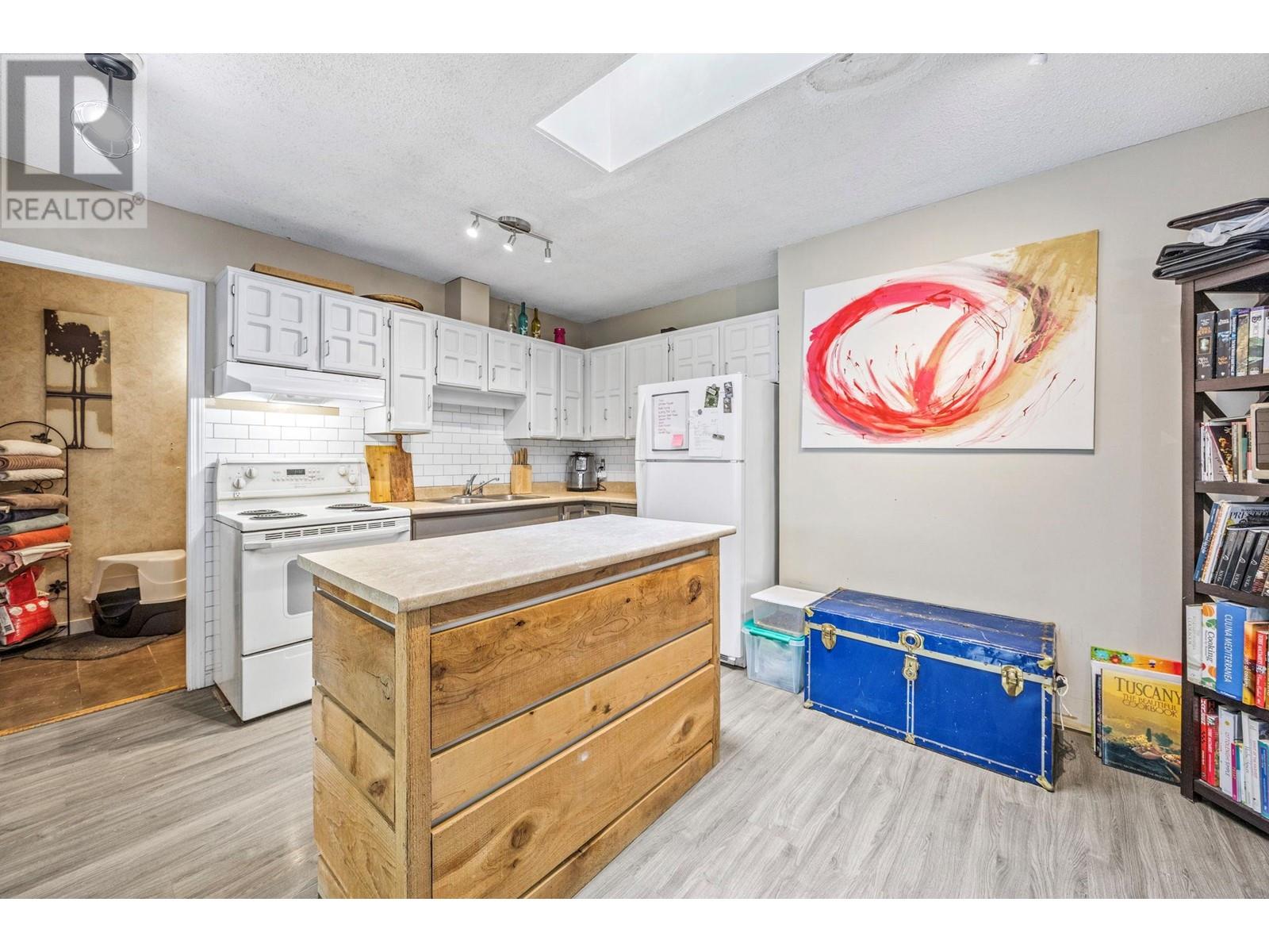 Photo 12 of 1333 Sutherland Ave Avenue Unit 4, Kelowna BC
