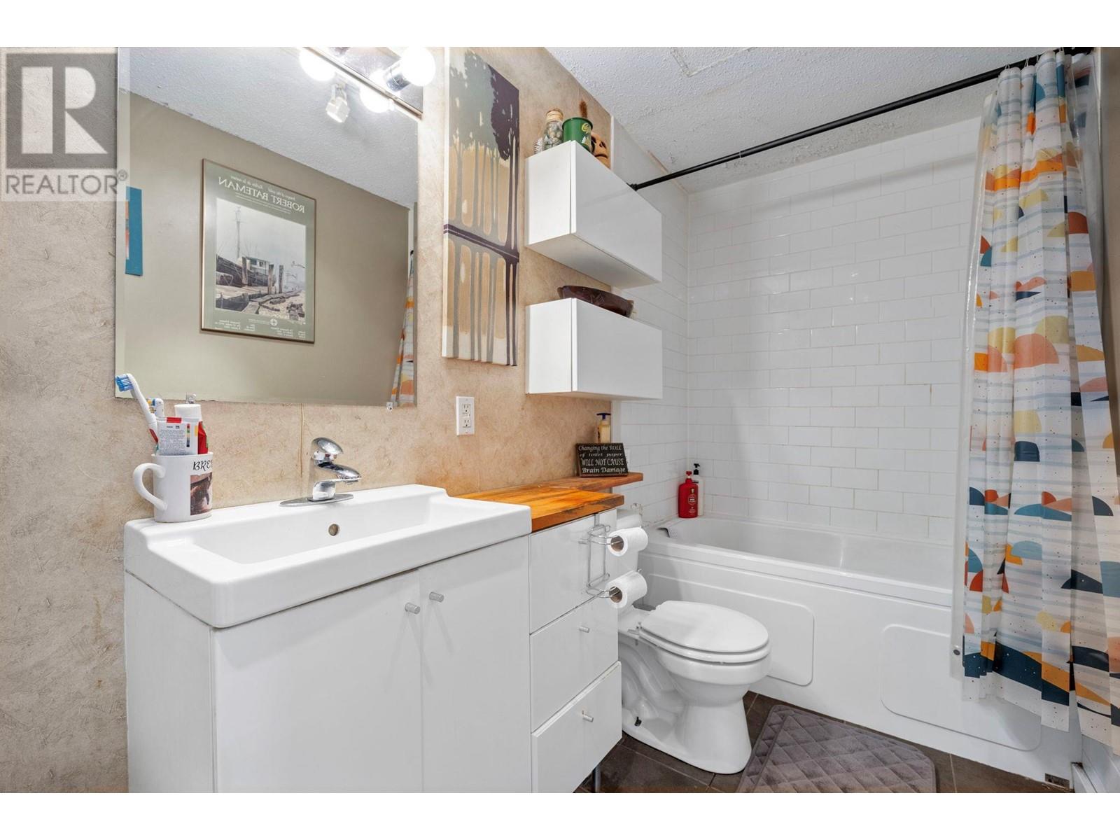 Photo 6 of 1333 Sutherland Ave Avenue Unit 4, Kelowna BC