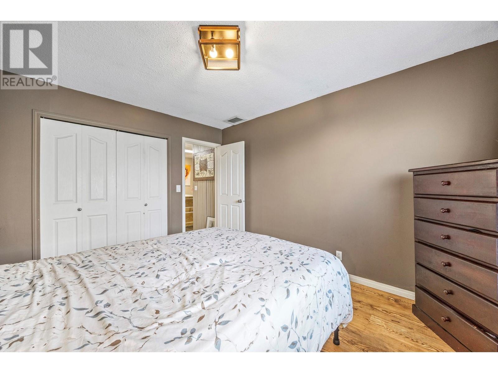 Photo 17 of 1333 Sutherland Ave Avenue Unit 4, Kelowna BC