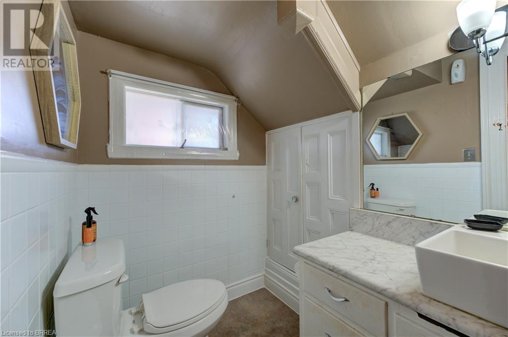 Photo 18 of 111 Erie Avenue, Brantford ON