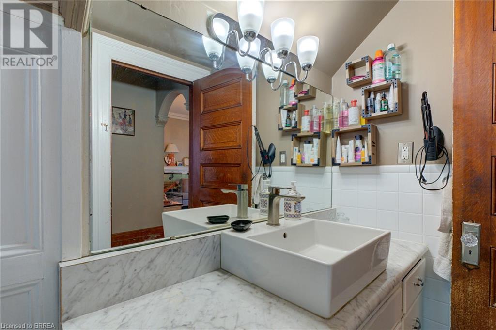 Photo 19 of 111 Erie Avenue, Brantford ON
