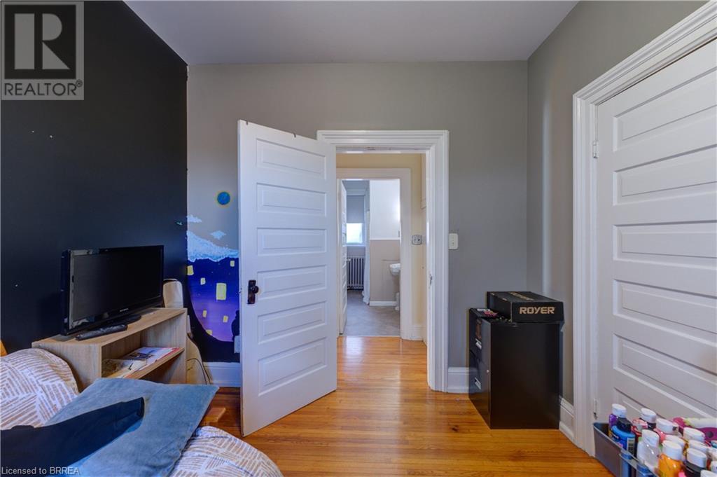 Photo 23 of 111 Erie Avenue, Brantford ON