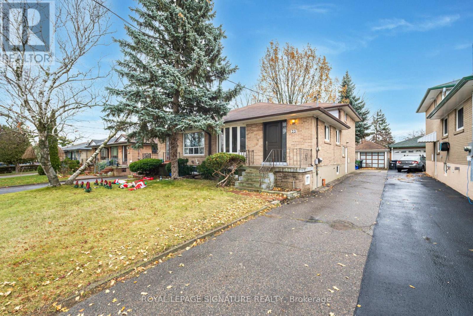 Photo 2 of 23 Gardentree Street, Toronto ON