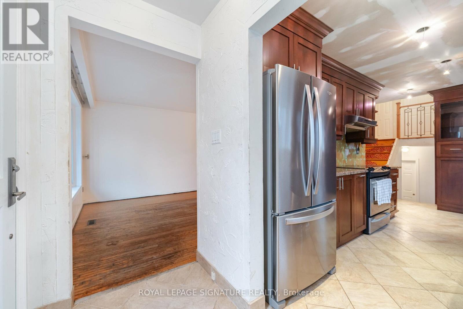 Photo 5 of 23 Gardentree Street, Toronto ON