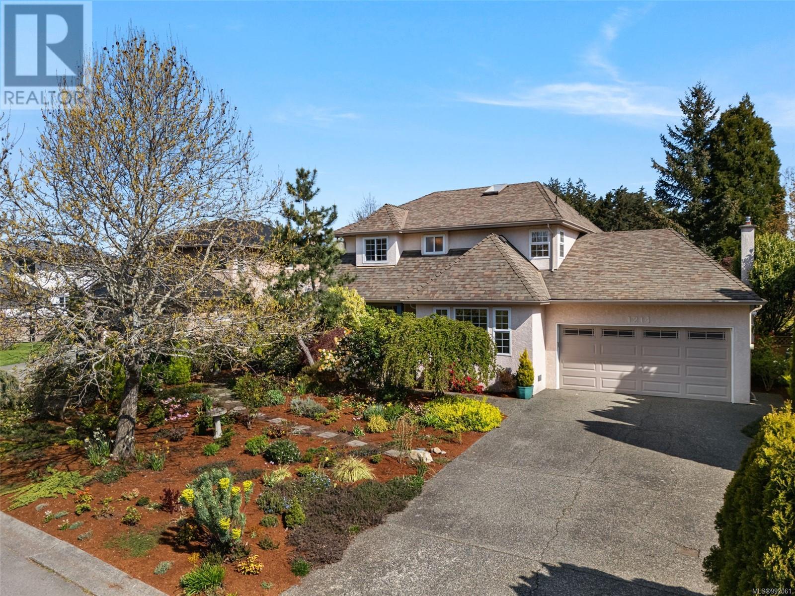  1214 Crofton Terrace, Saanich