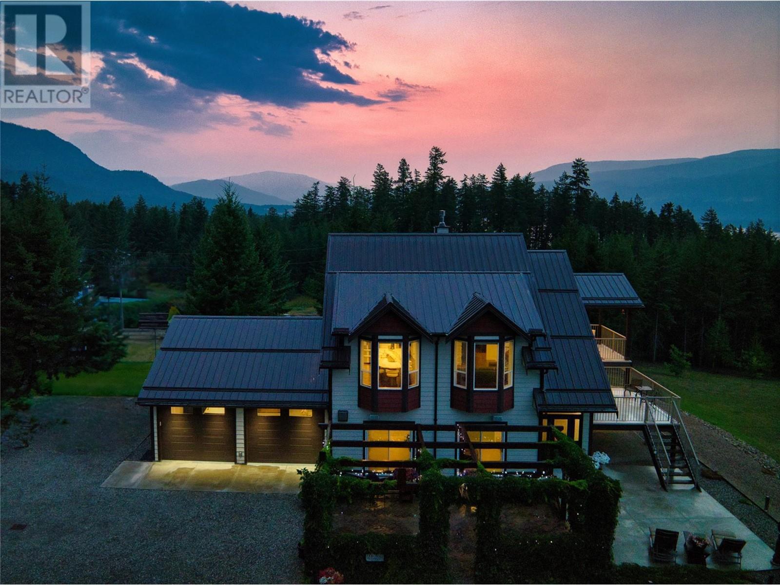 Photo 4 of 2672 Mckenzie Road, Sorrento BC