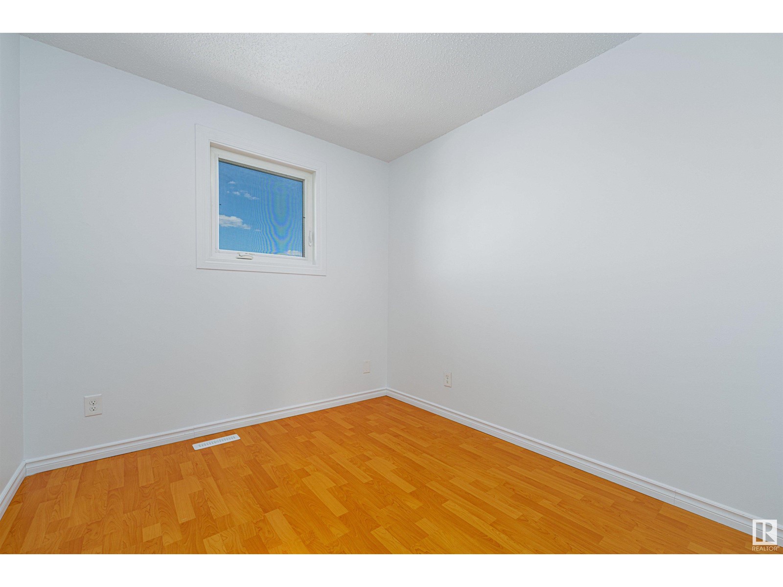 8425 29 AV NW, Edmonton