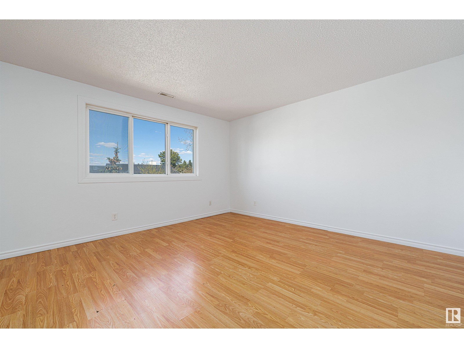 8425 29 AV NW, Edmonton
