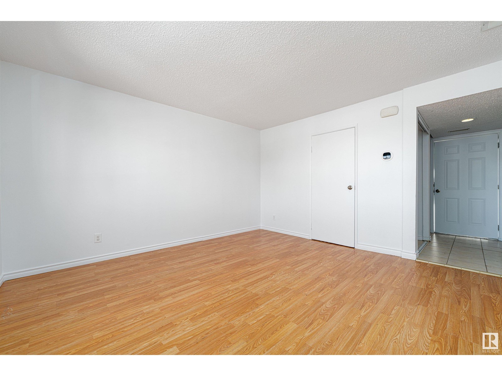 8425 29 AV NW, Edmonton