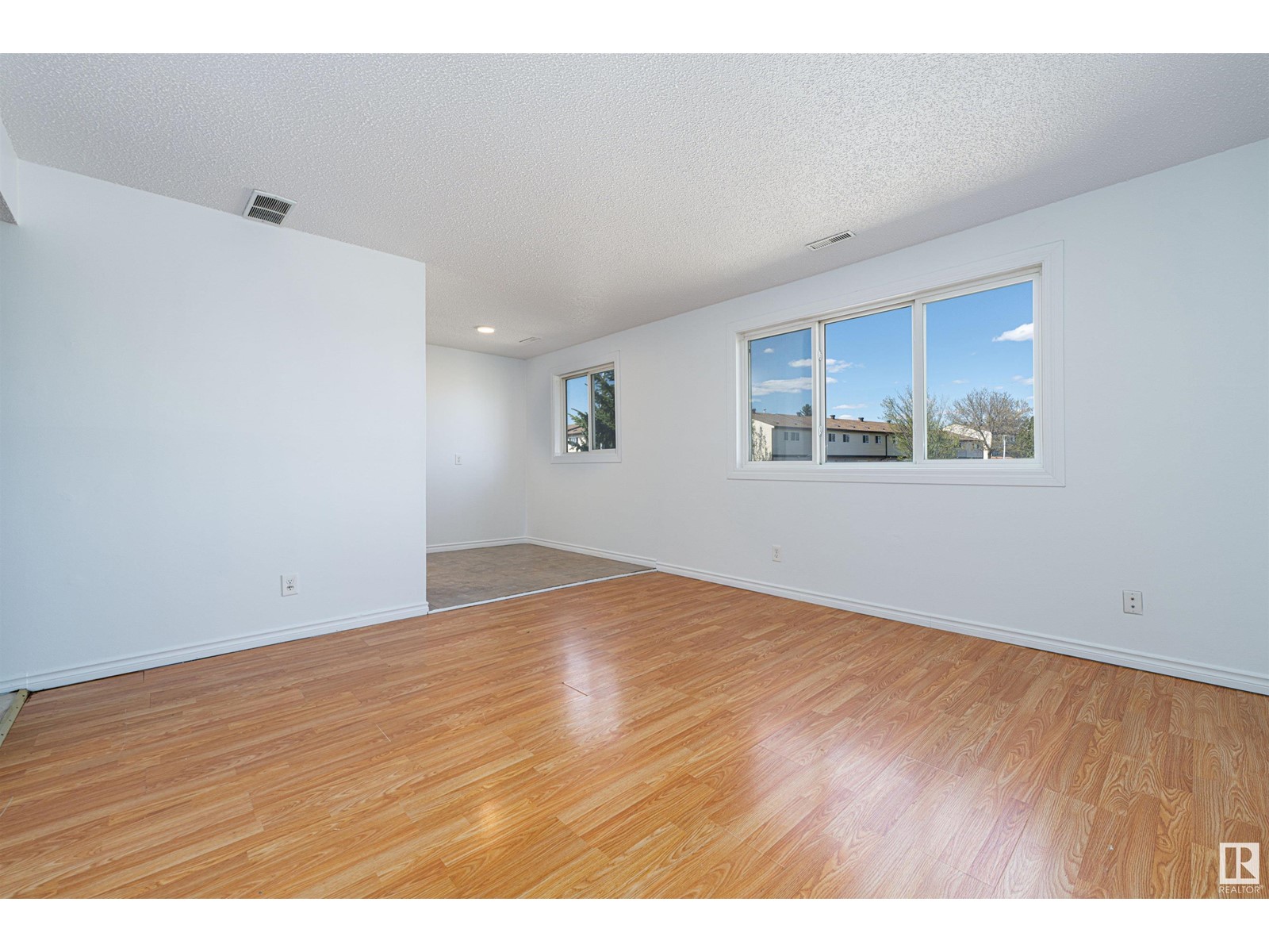 8425 29 AV NW, Edmonton