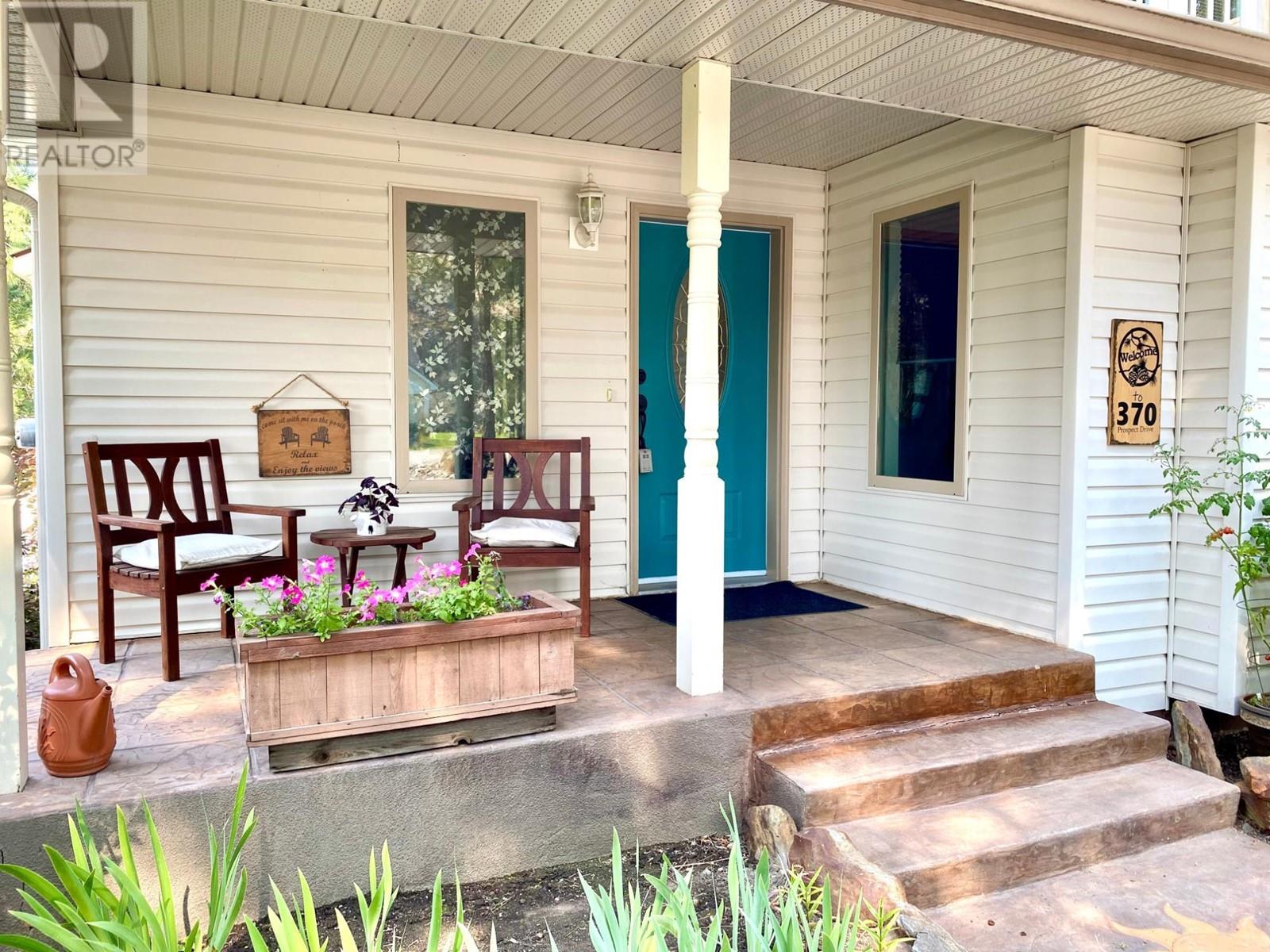 370 PROSPECT Drive, Grand Forks
