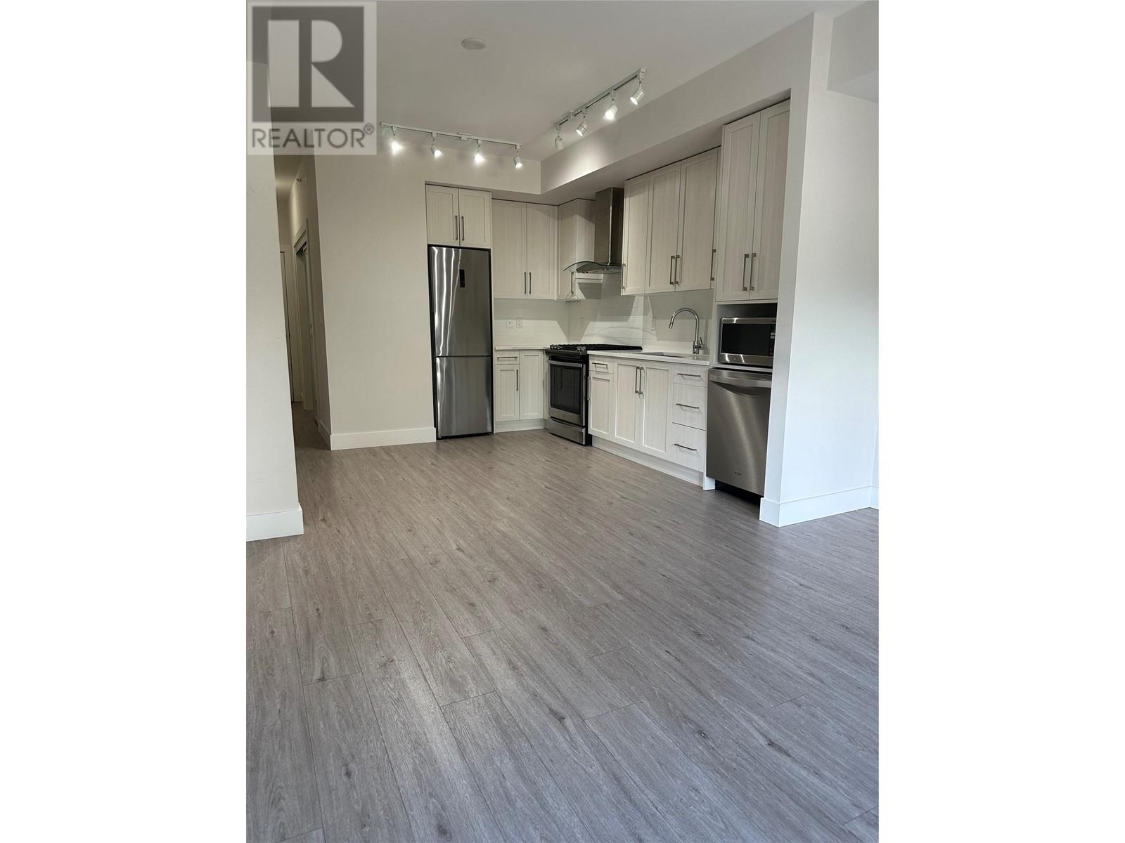PH16 4380 Lakeshore Road, Kelowna