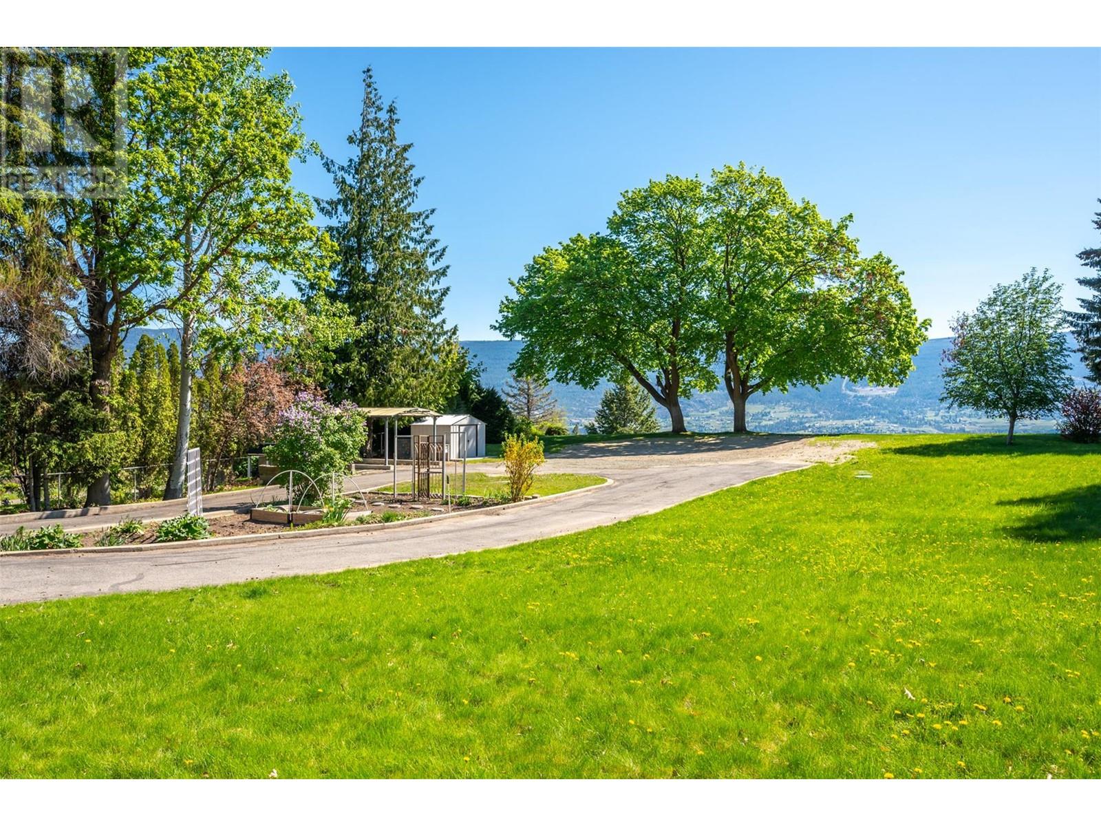 10211 Giants Head Road, Summerland