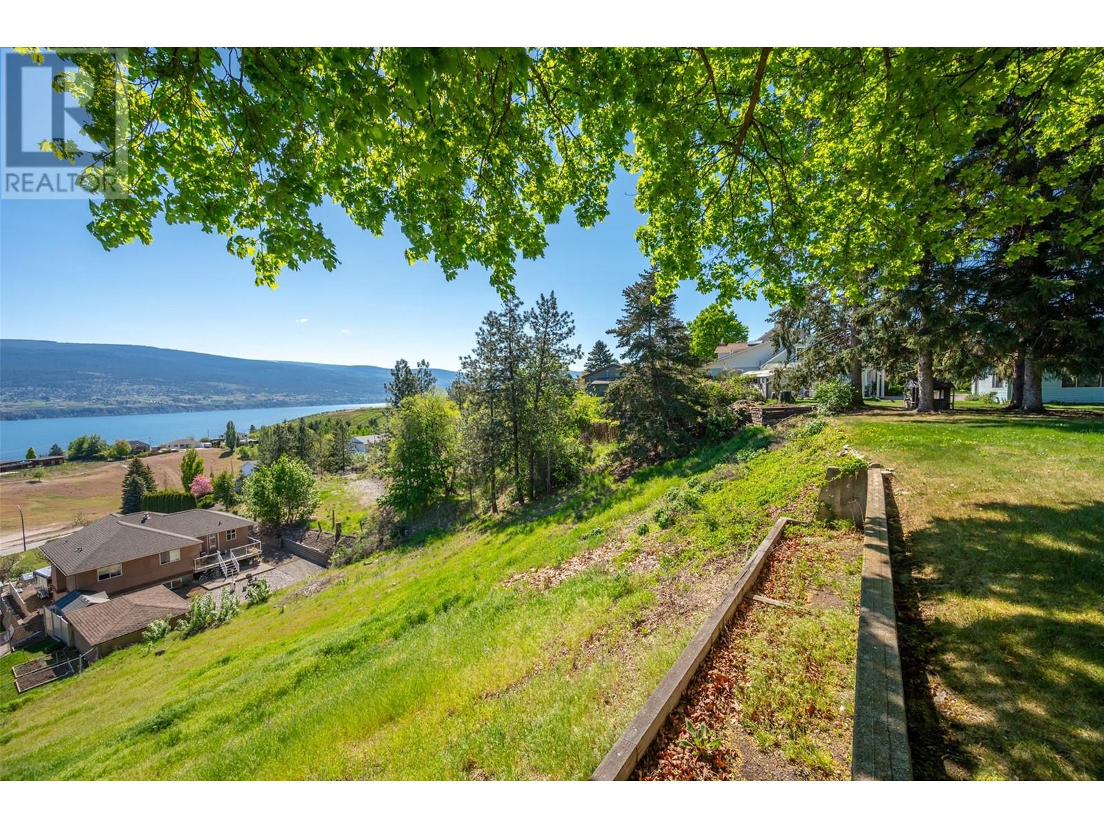 10211 Giants Head Road, Summerland