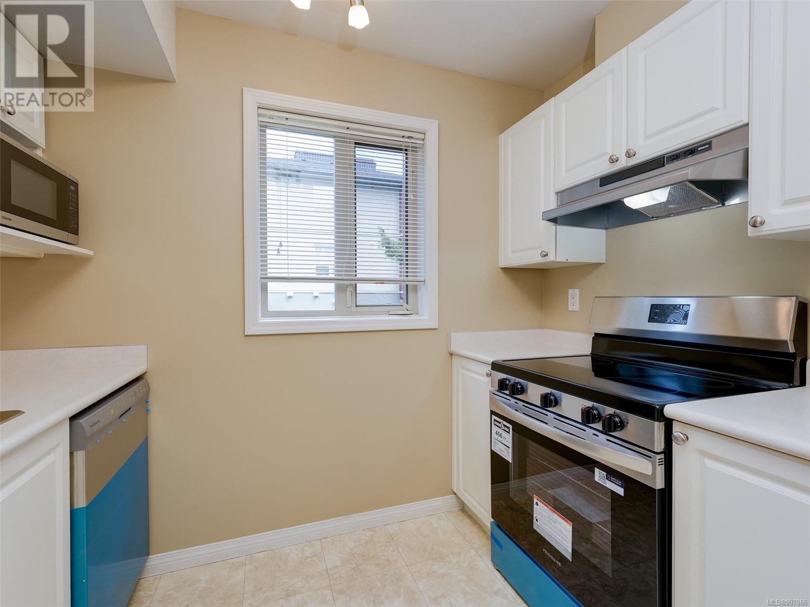 301 3157 Tillicum Road, Saanich