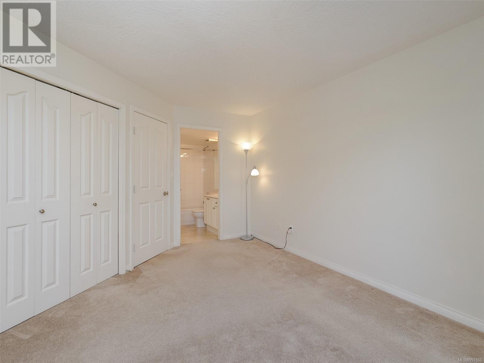 301 3157 Tillicum Road, Saanich