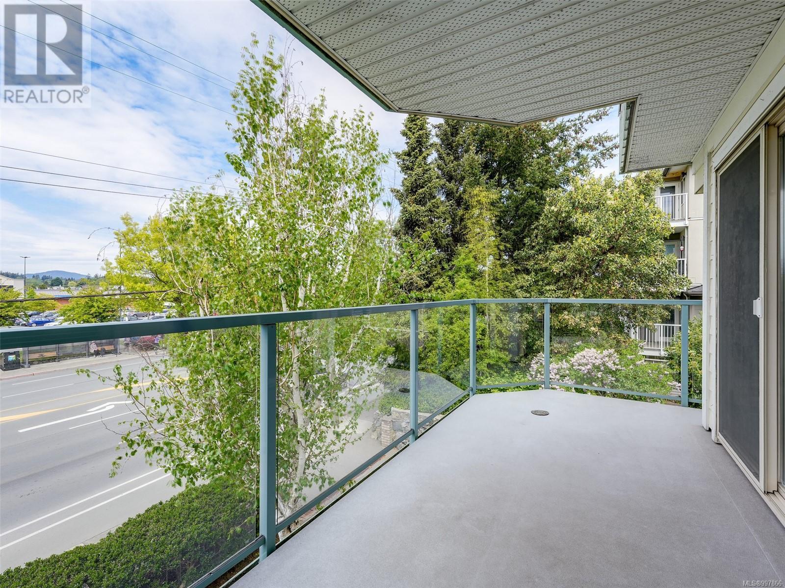 301 3157 Tillicum Road, Saanich