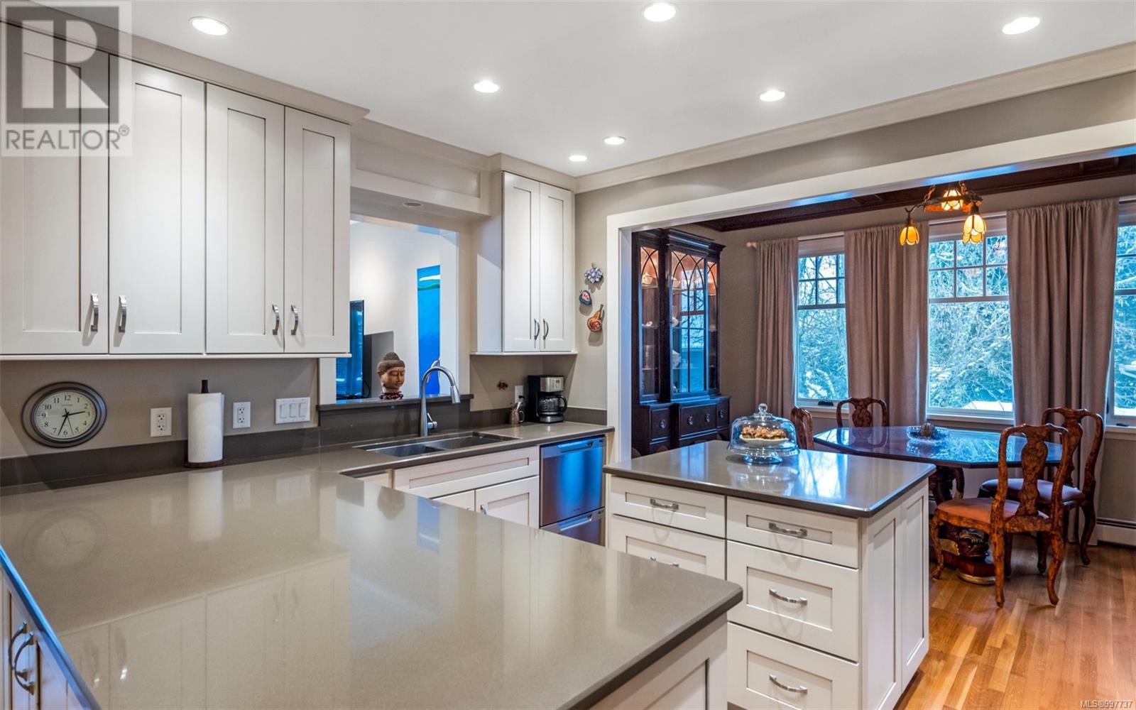  1030 St. Charles Street, Victoria