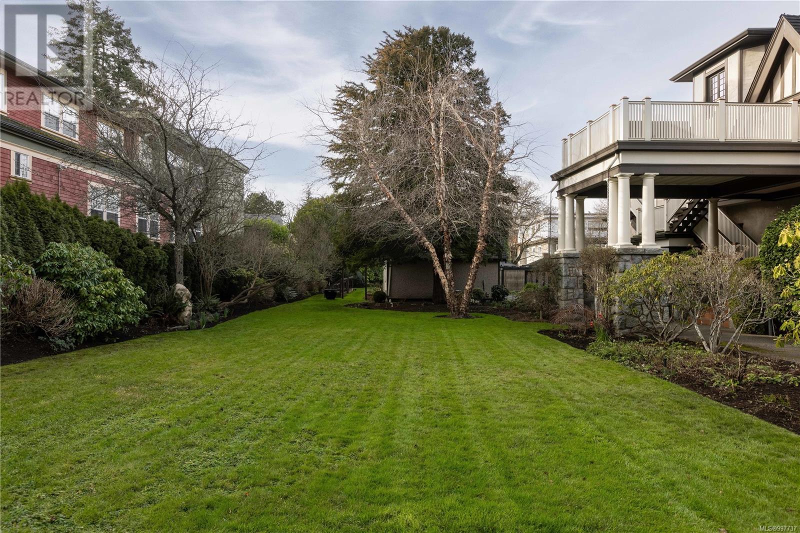  1030 St. Charles Street, Victoria