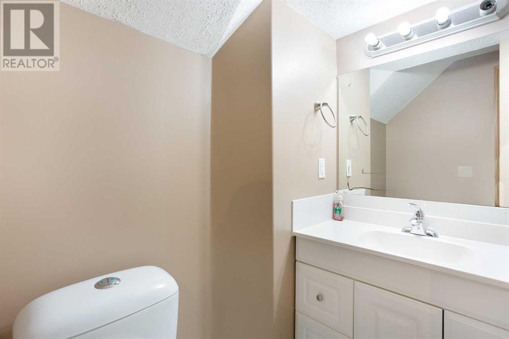 Single Family House for Sale in  Signal Hill Heights SW Signal Hill Calgary 