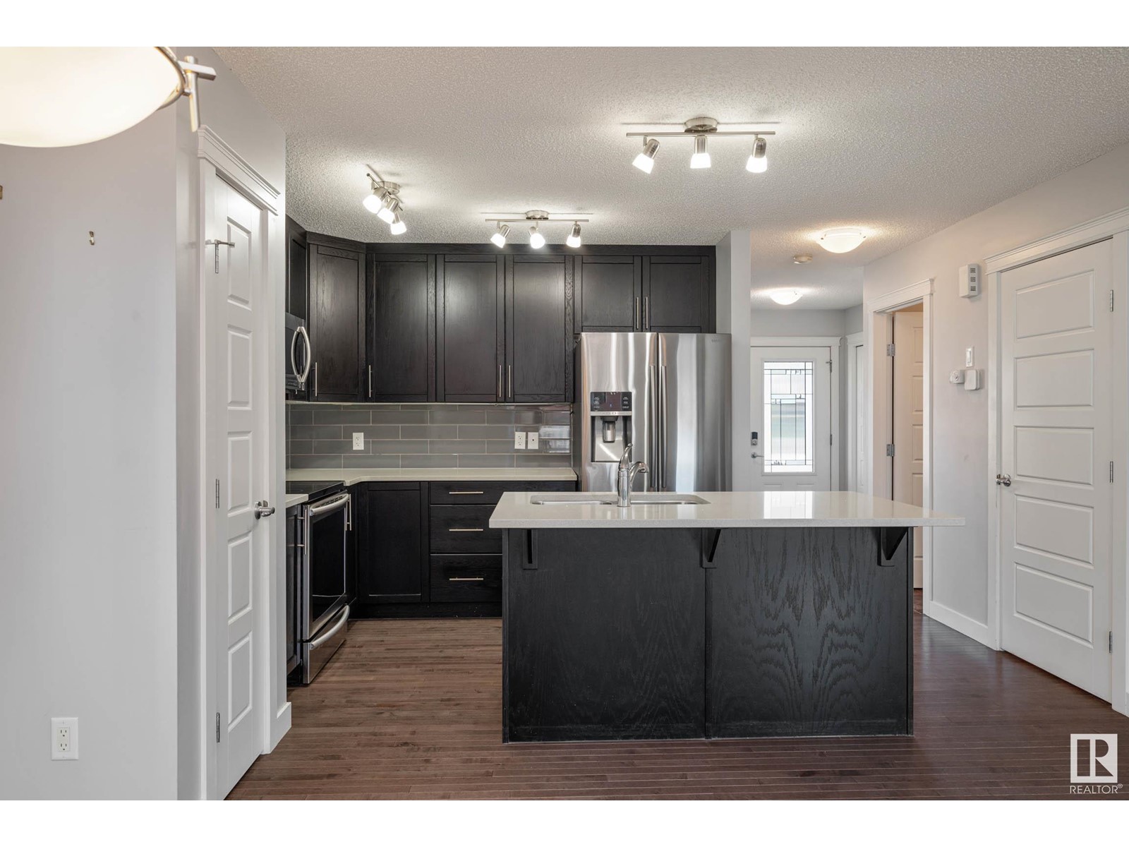 22207 89 AV NW, Edmonton