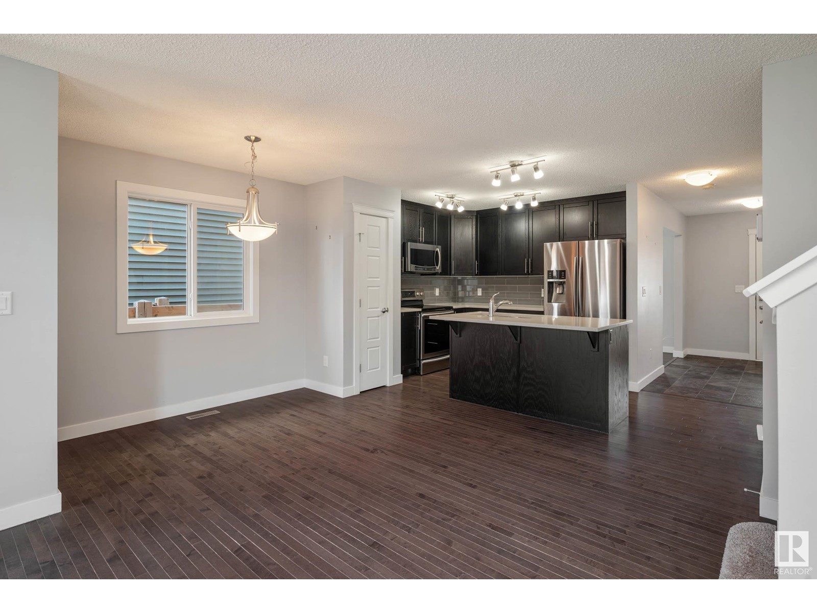 22207 89 AV NW, Edmonton