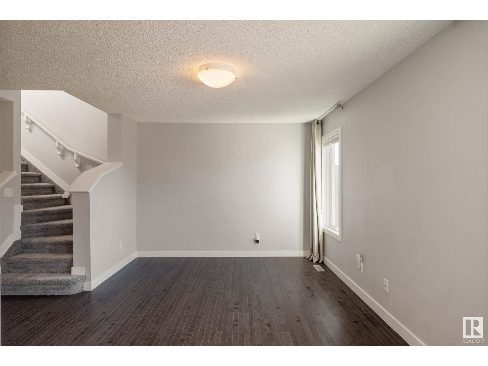 22207 89 AV NW, Edmonton