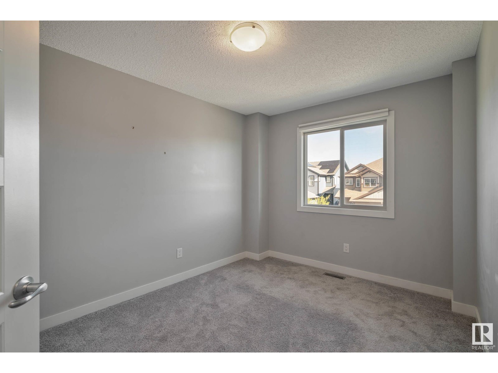 22207 89 AV NW, Edmonton