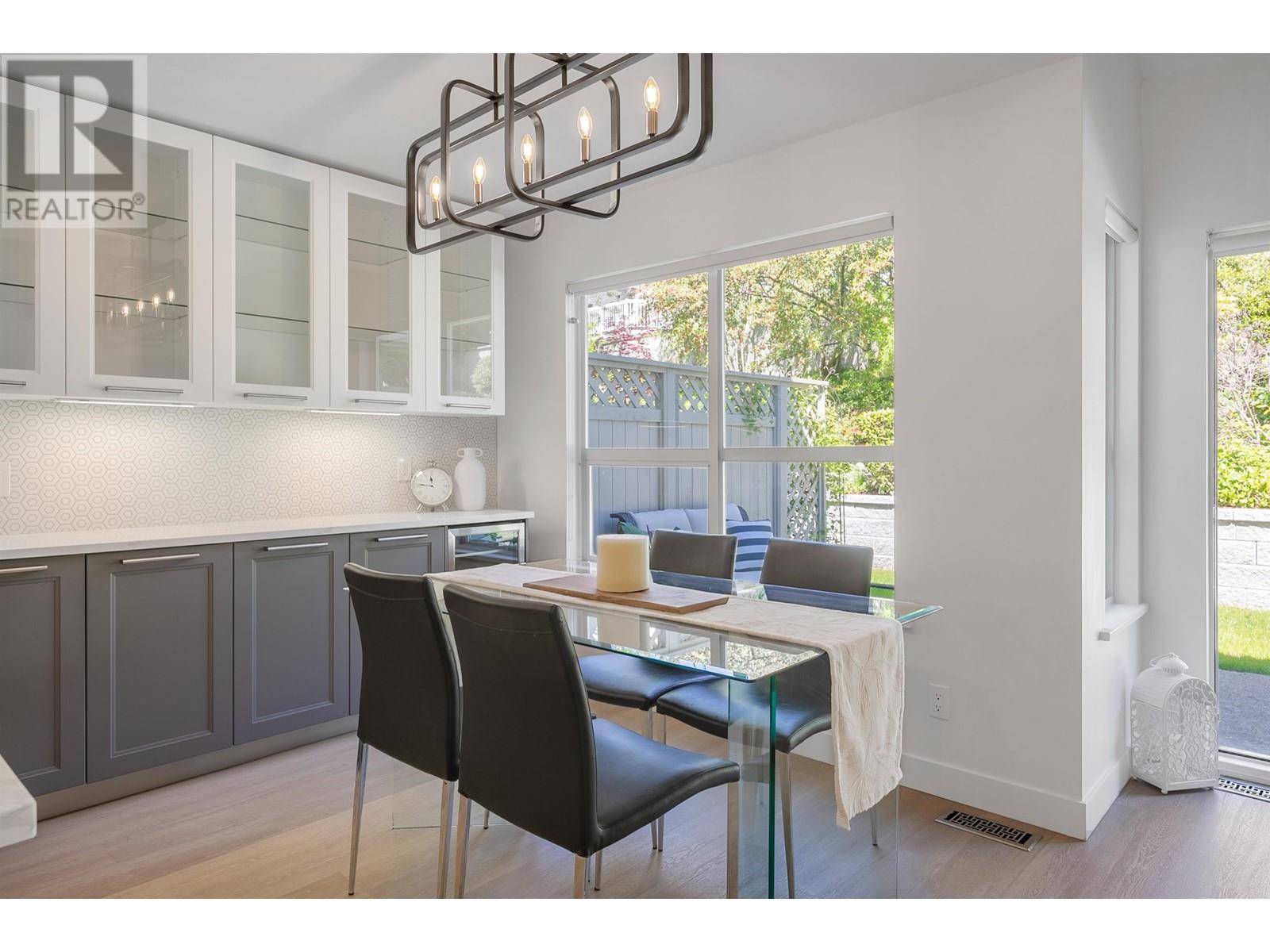 3 650 ROCHE POINT DRIVE, North Vancouver