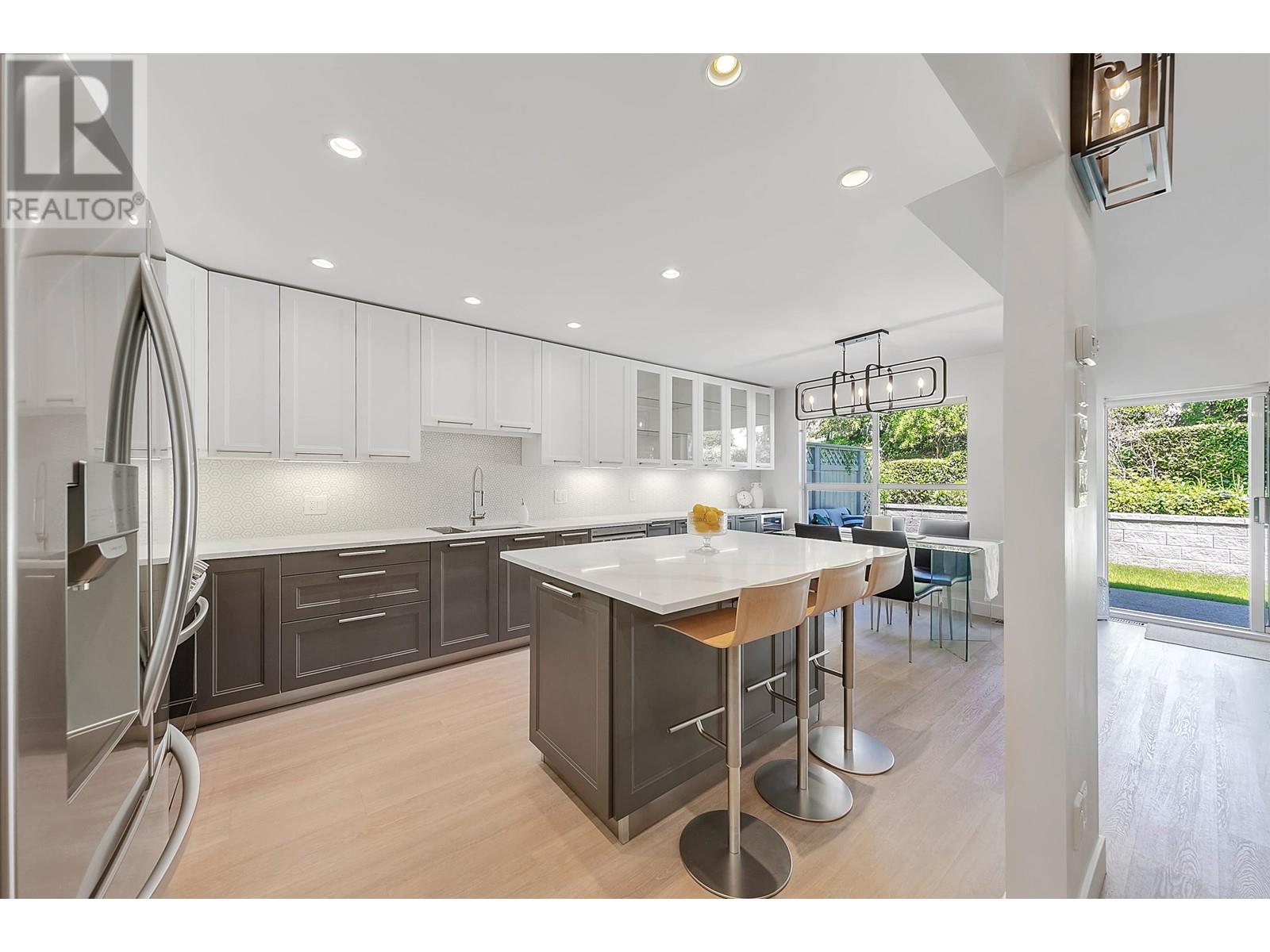 3 650 ROCHE POINT DRIVE, North Vancouver