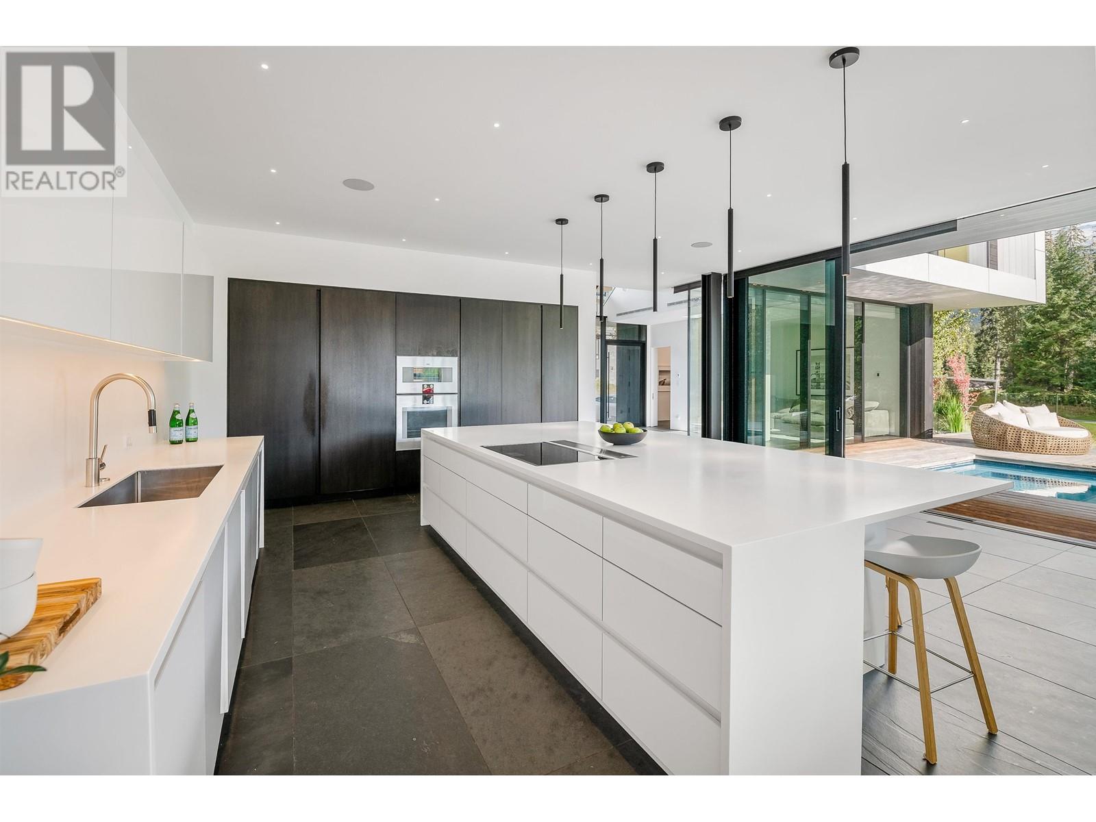 8080 CYPRESS PLACE, Whistler