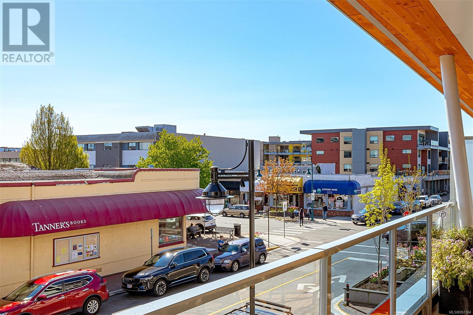 203 9818 Fourth Street, Sidney