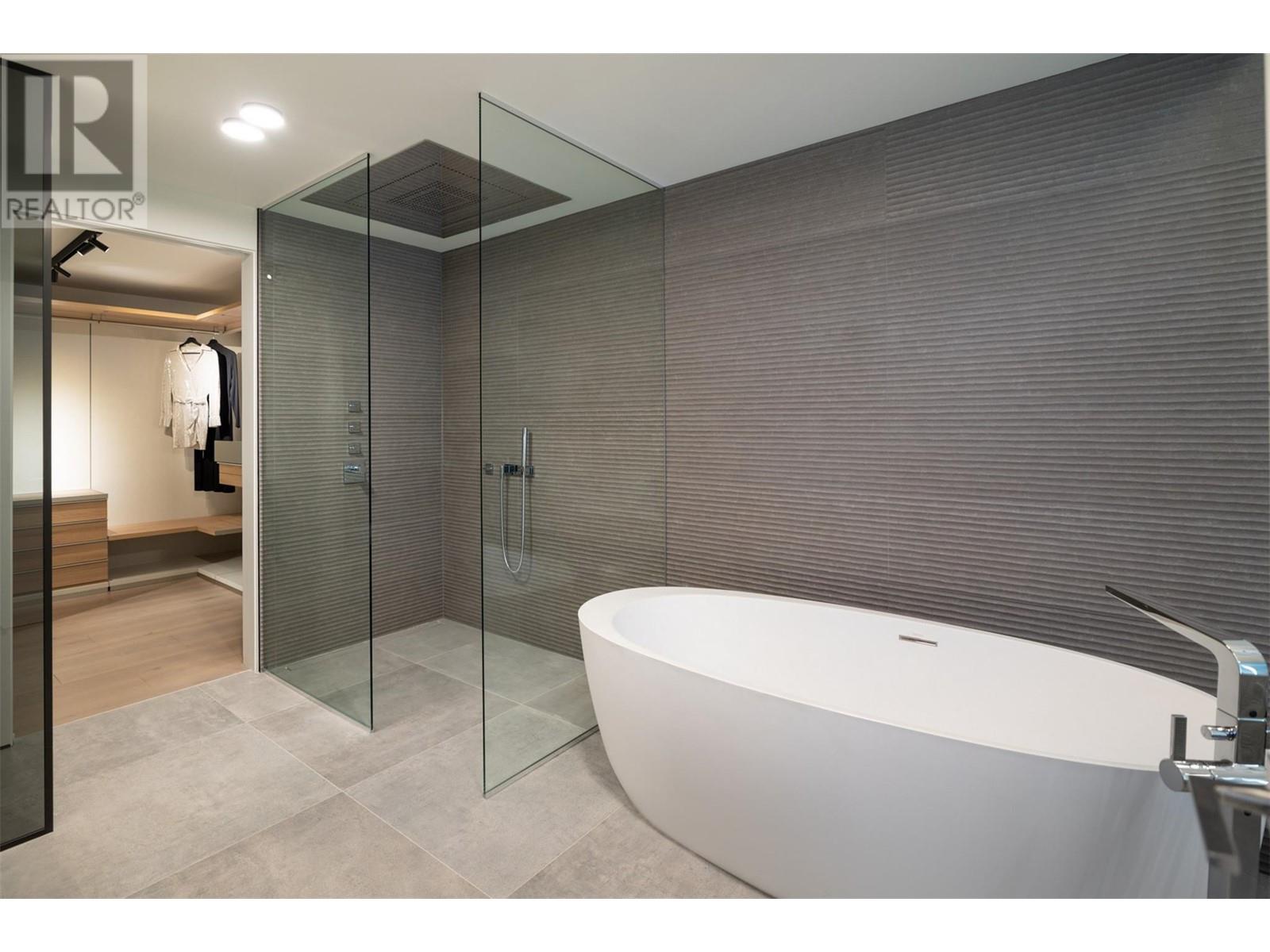 Photo 31 of 1075 Sunset Drive Unit Ph 1, Kelowna BC