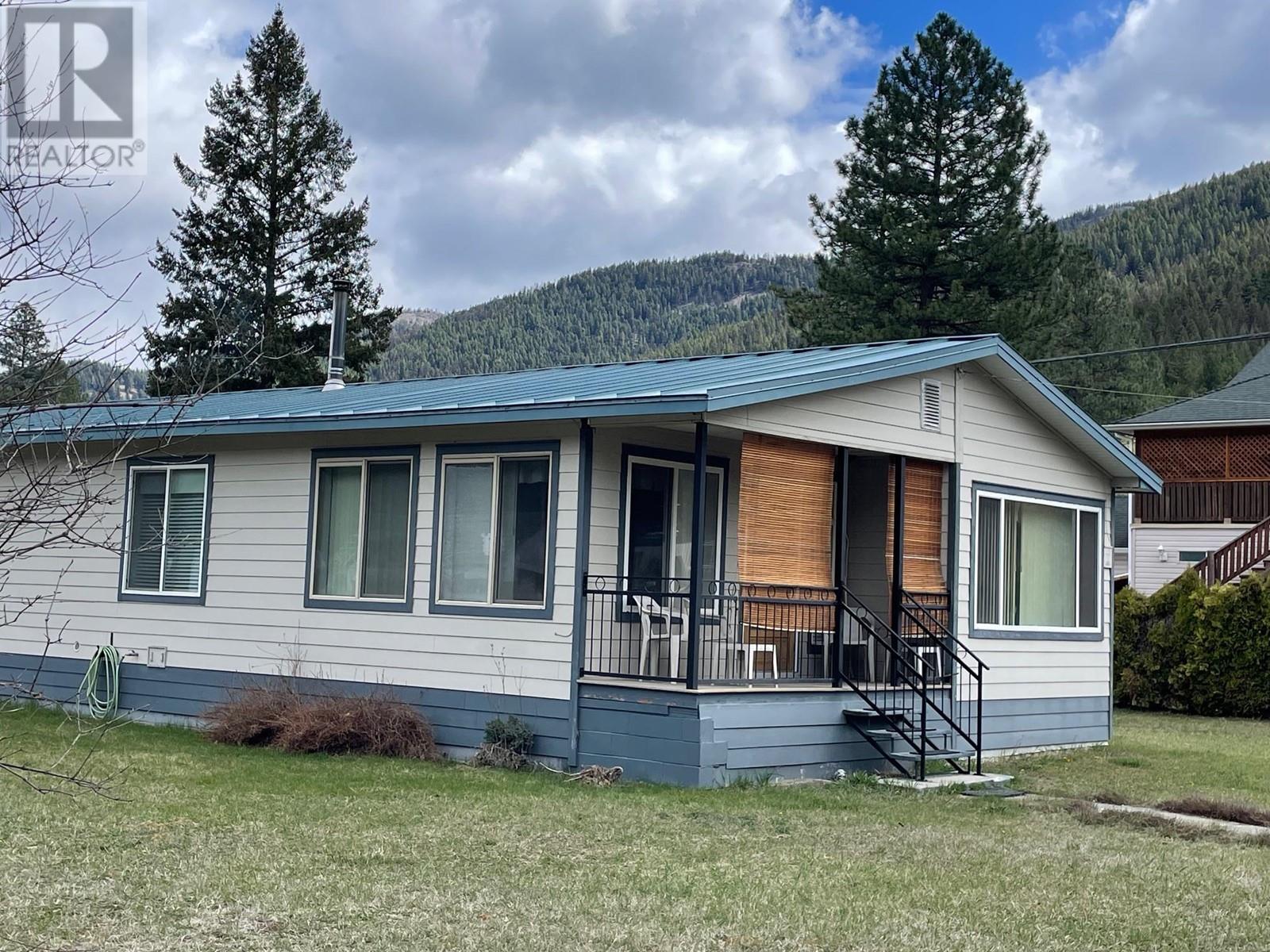 5834 3rd Street, Beaverdell