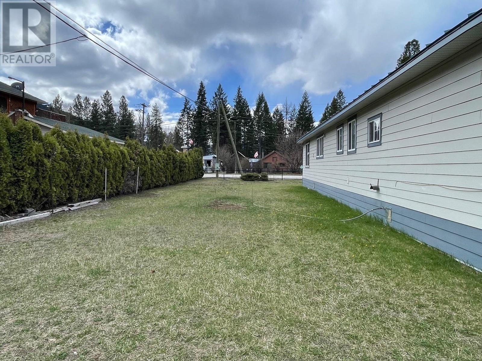 5834 3rd Street, Beaverdell
