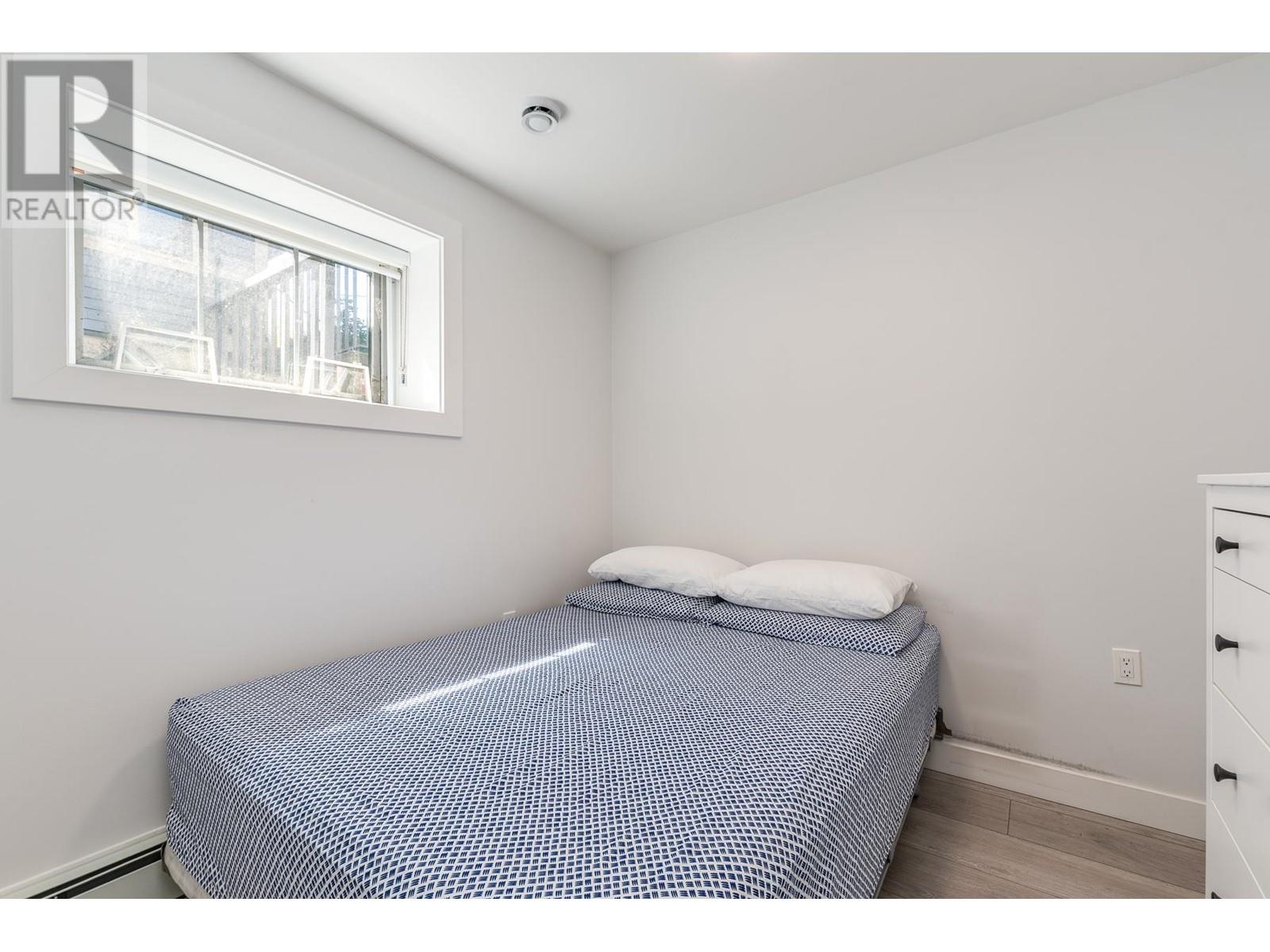 2 1023 THIRD AVENUE, New Westminster