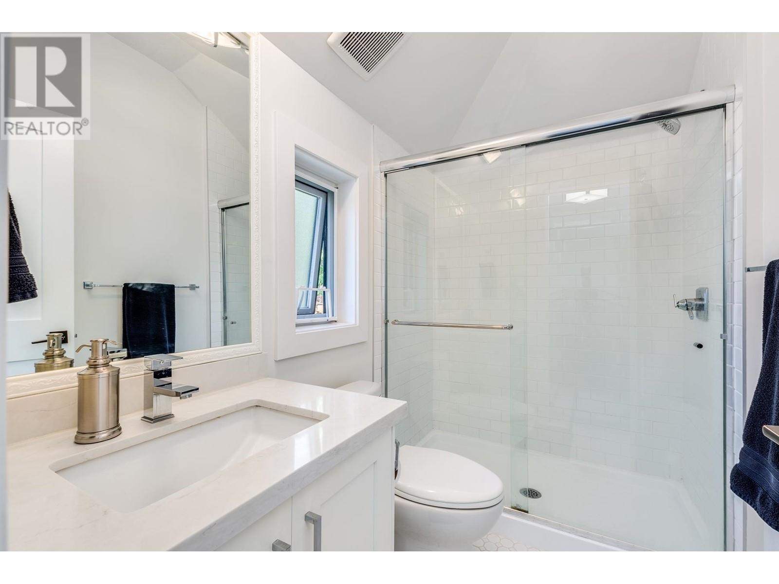 2 1023 THIRD AVENUE, New Westminster