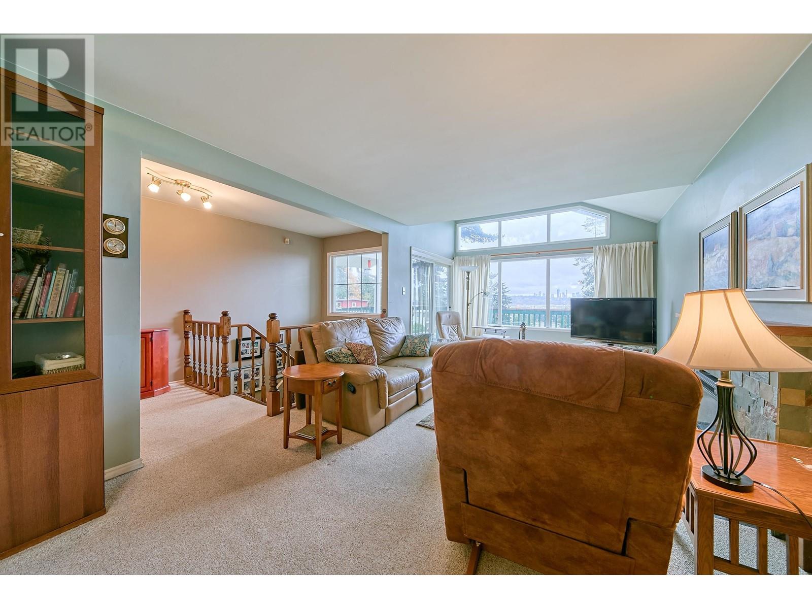 327 SEAFORTH CRESCENT, Coquitlam