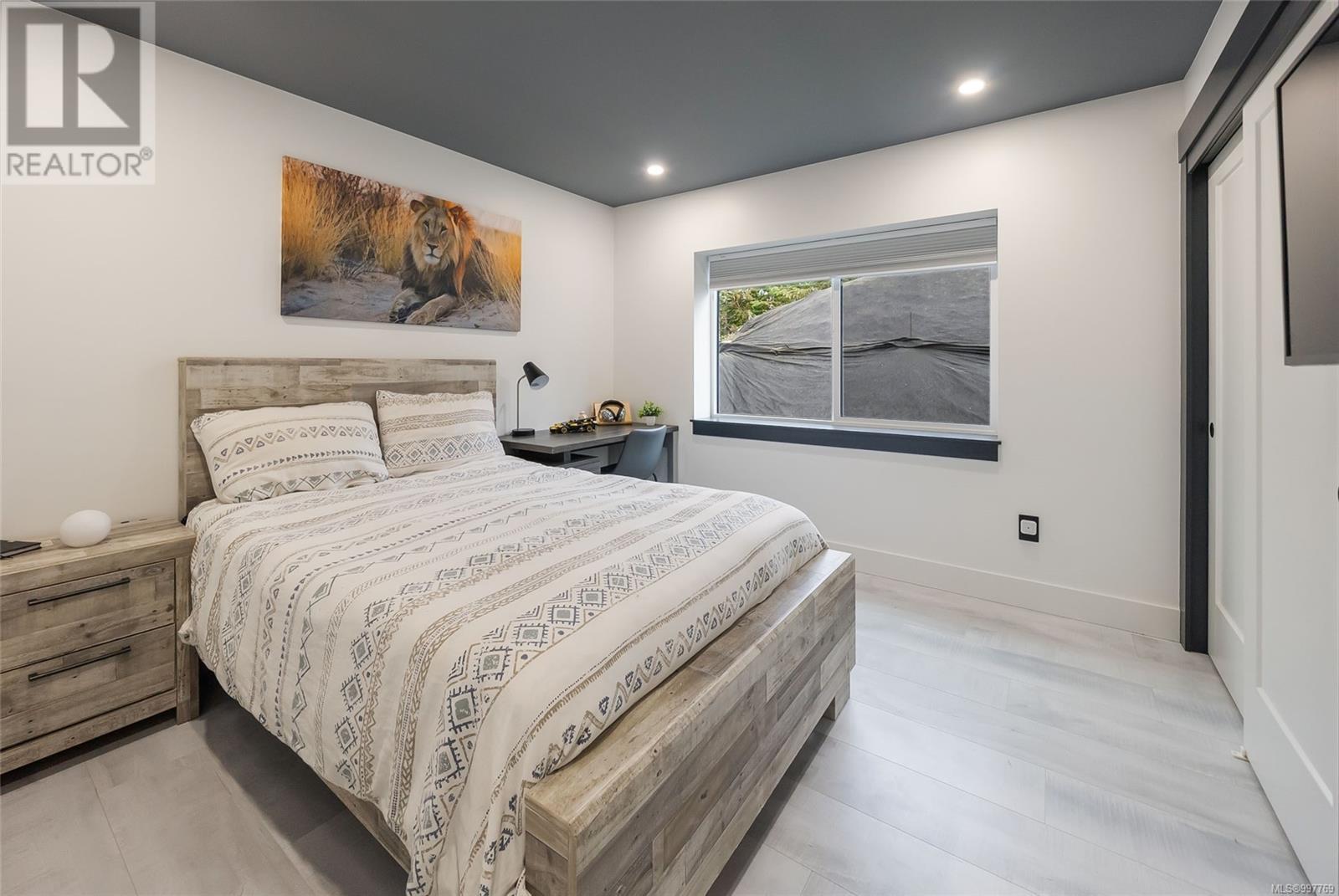 Photo 7 of 1704 Warn Way, Qualicum Beach BC