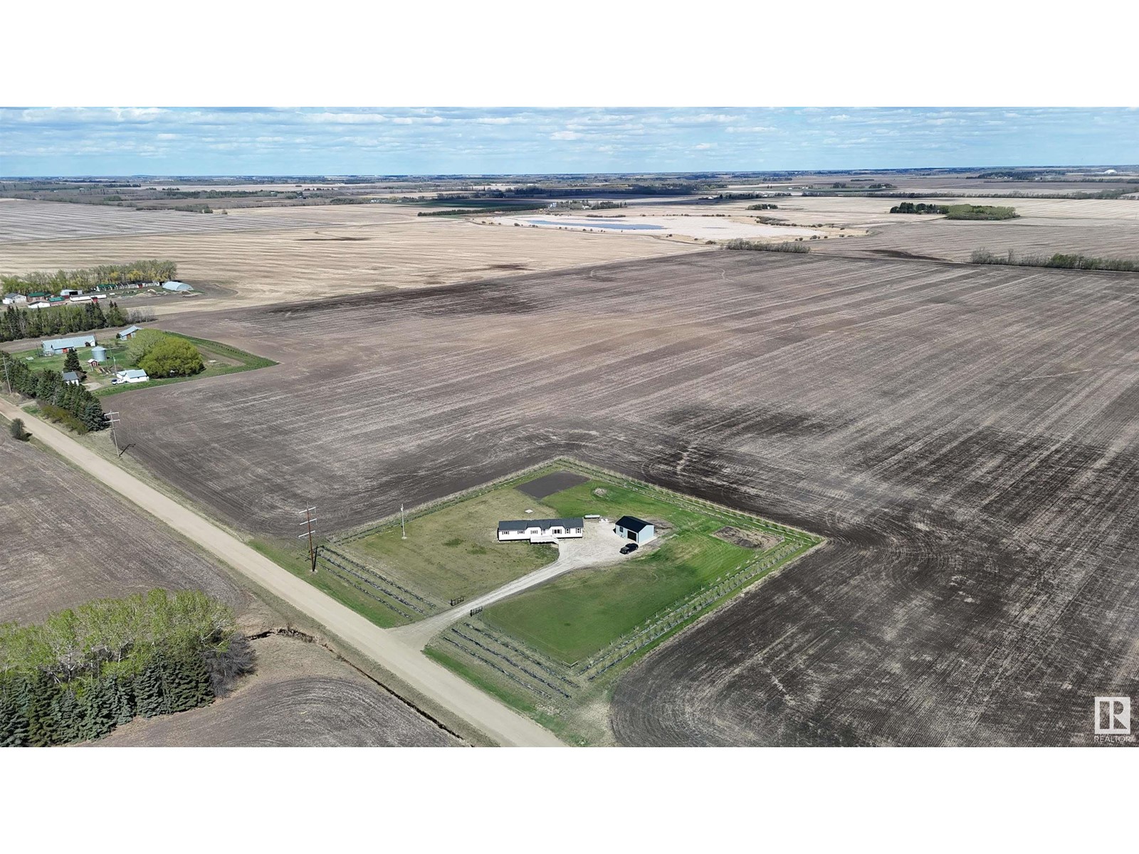 56109 RR 251, Rural Sturgeon County