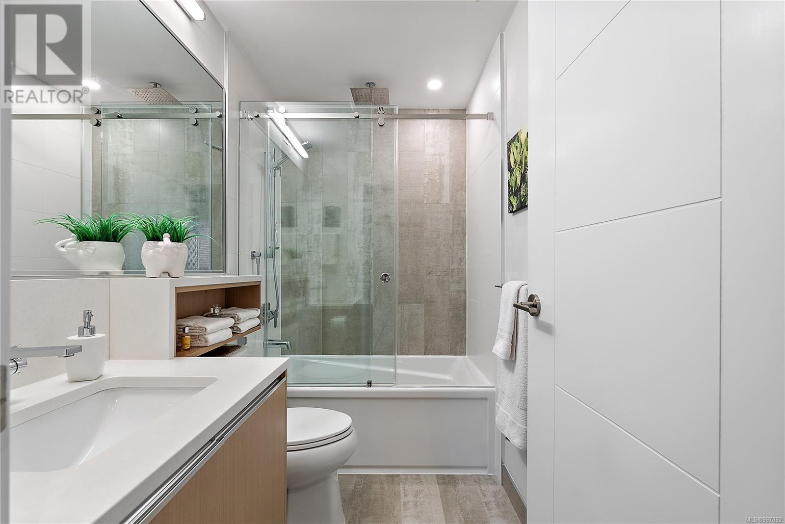 407 2285 Bowker Ave, Oak Bay