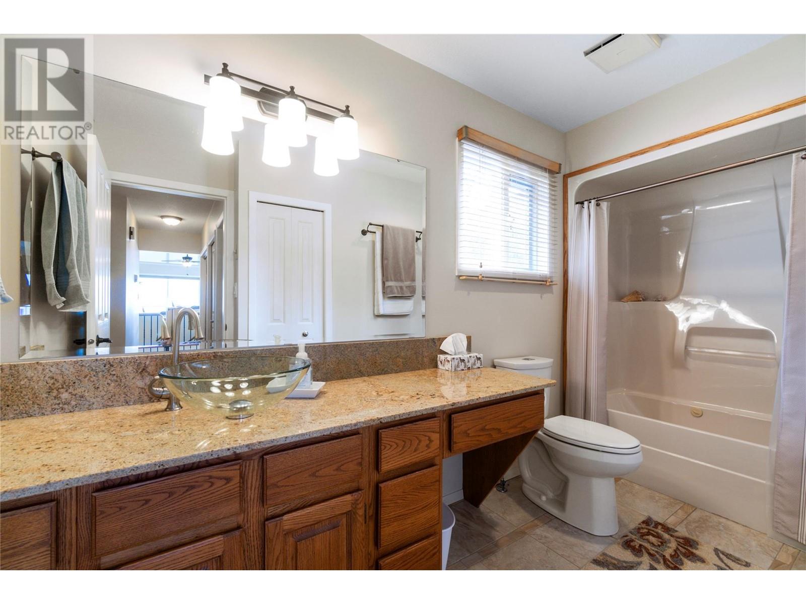  1280 Lakeshore Road Northeast, Salmon Arm