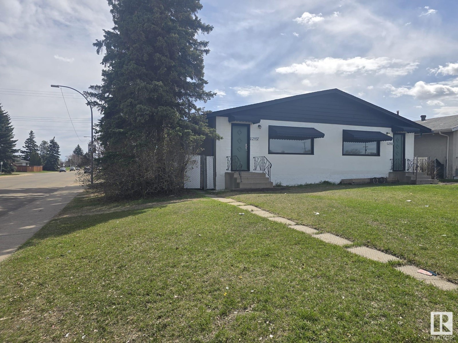 12935 / 12937 82 ST NW, Edmonton